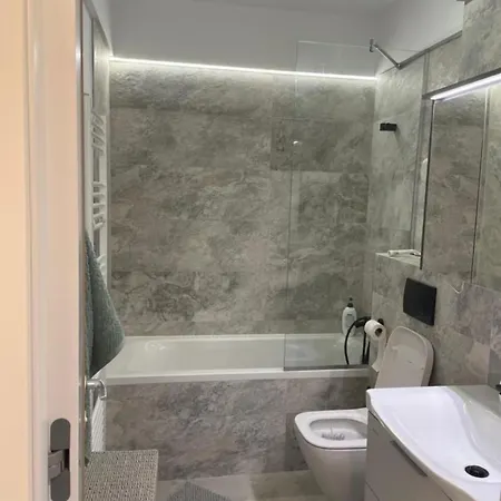 Delta Lux 2 * Bucarest